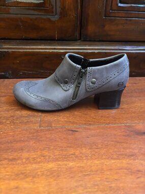 NWOT Born Wingtip Leather Booties Size 9